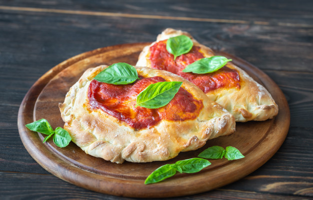 Calzone (gefüllt)